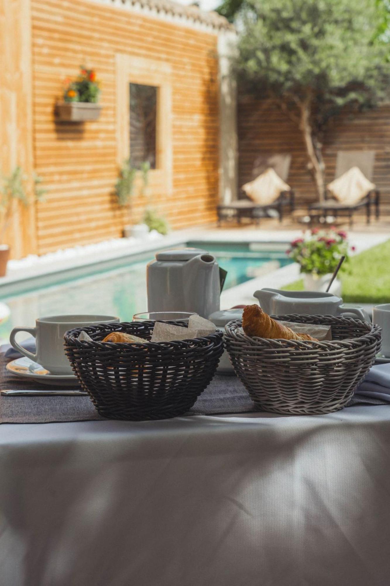 La Domitia - Maison D'Hotes, Massages & Bien-Etre Montbazin Dış mekan fotoğraf